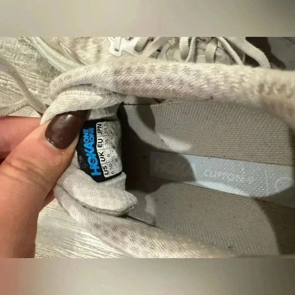 HOKA. CLIFTON 9 NIMBUS CLOUD/ ICE SIZE 6.5B - Picture 7 of 8